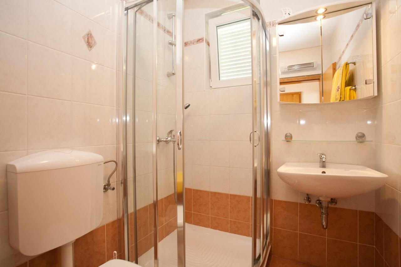 Apartments Glibo Near The Sea And Town Center! Krk Town Exterior photo