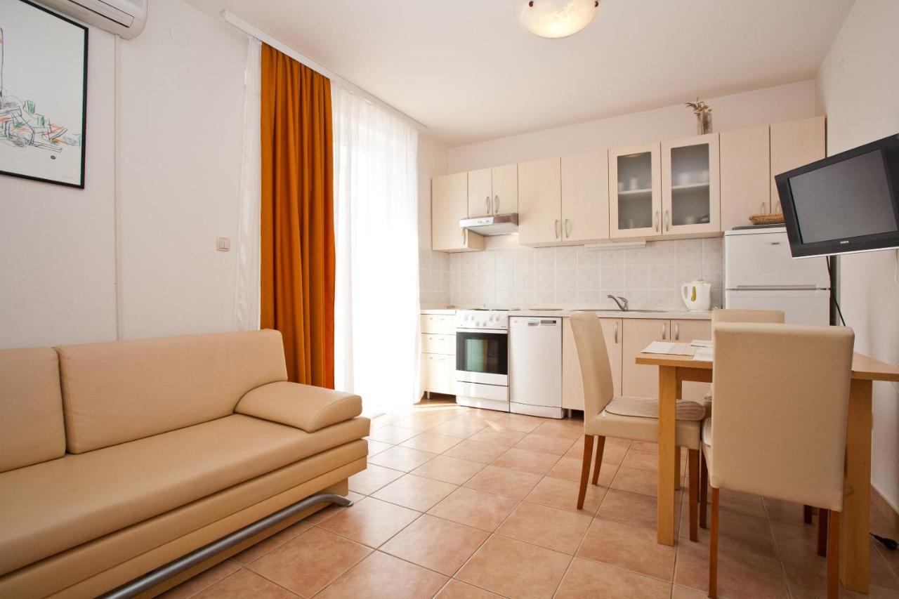 Apartments Glibo Near The Sea And Town Center! Krk Town Exterior photo