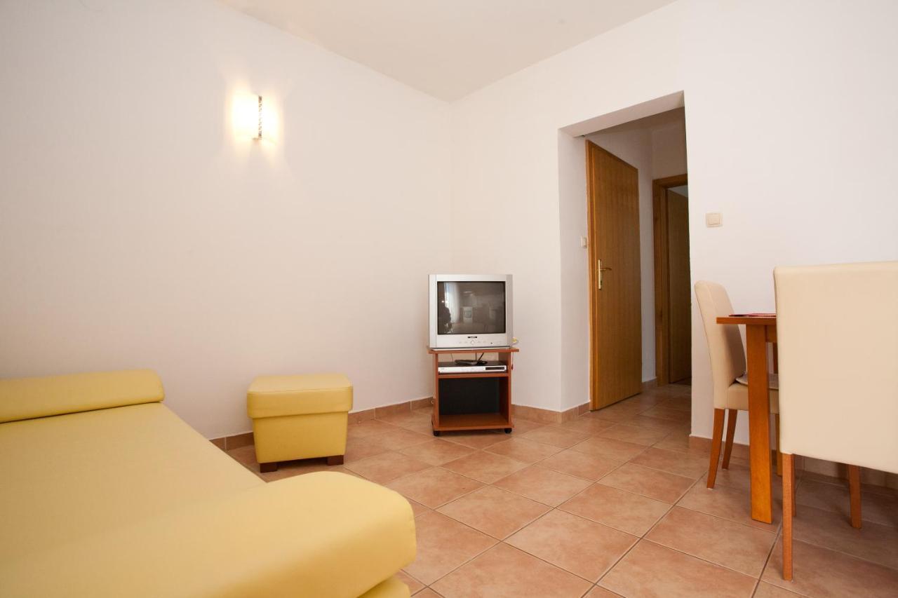 Apartments Glibo Near The Sea And Town Center! Krk Town Exterior photo